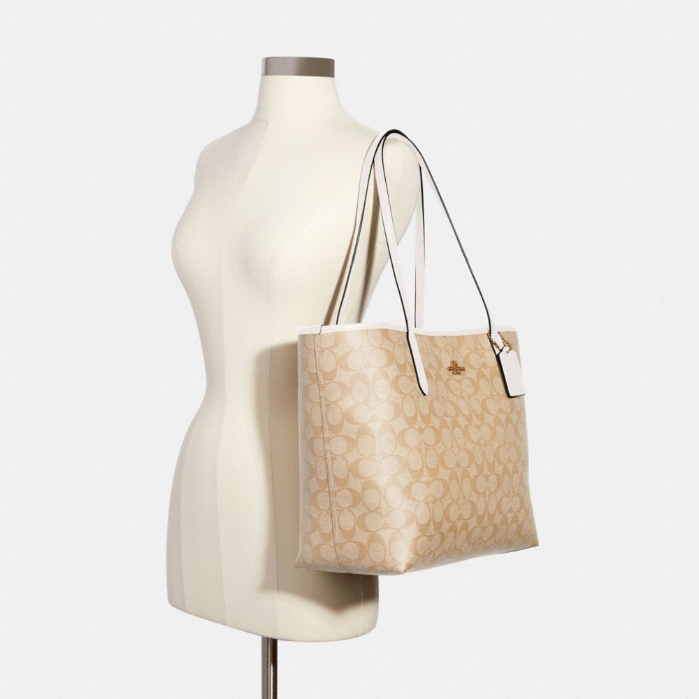 COACH OUTLET® | City Tote In Signature Canvas