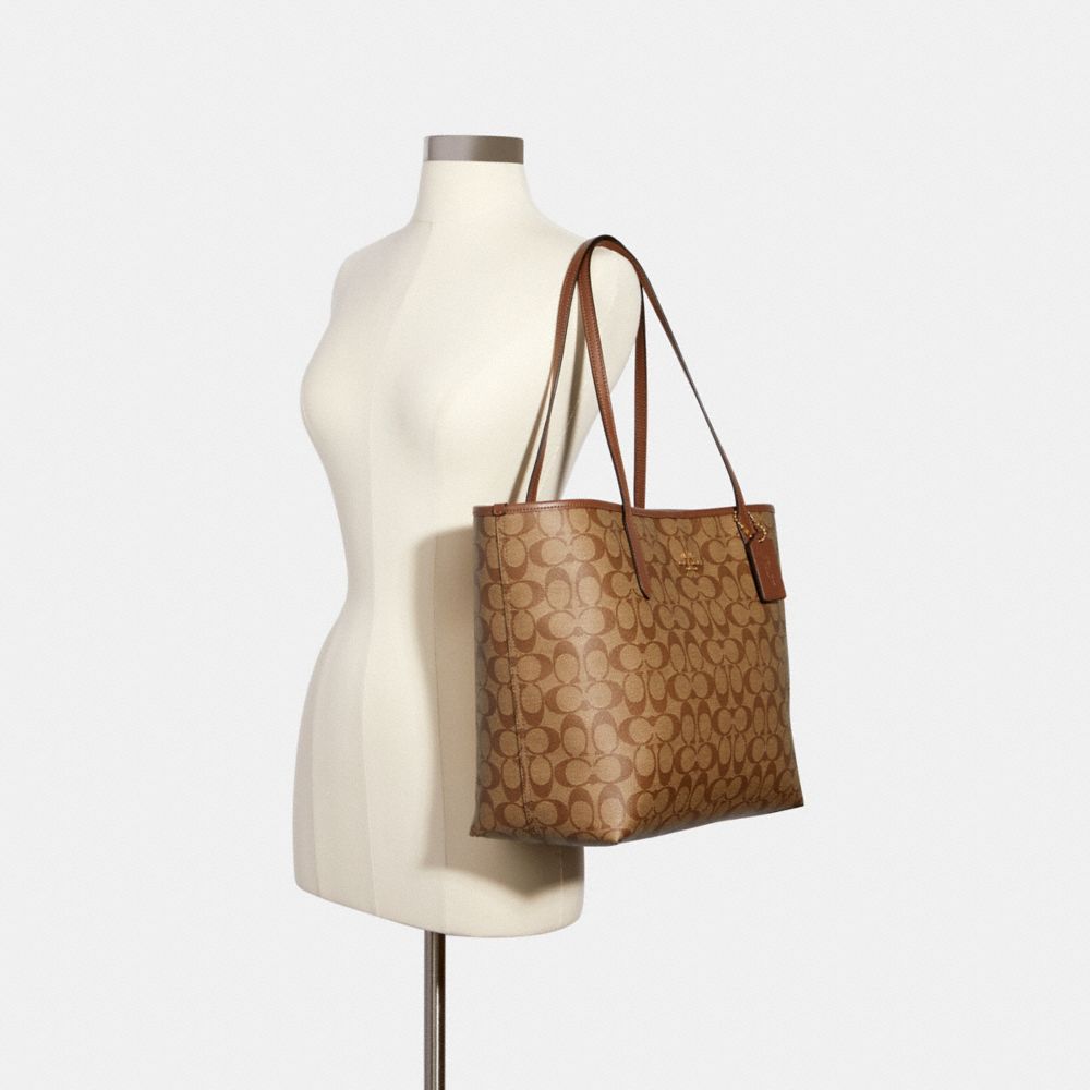 COACH OUTLET® | City Tote In Signature Canvas
