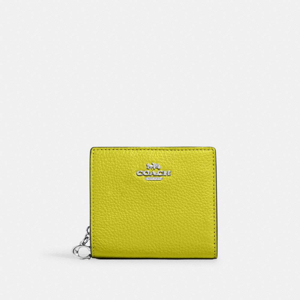 驚きの価格が実現！】 Coach コーチ折りたたみ財布 可愛いレザー