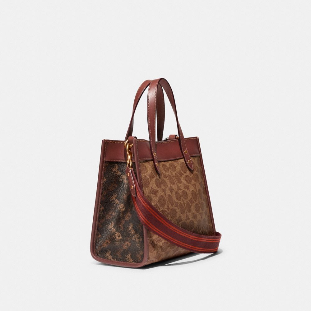 Field Tote 22 With Horse And Carriage Print