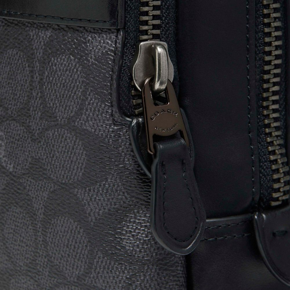 Shop Coach Gotham Pack Aus Charakteristischem Canvas In Black