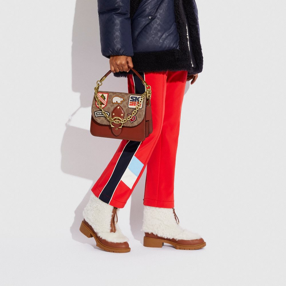 ビート ショルダー バッグ シグネチャー キャンバス ウィズ パッチ