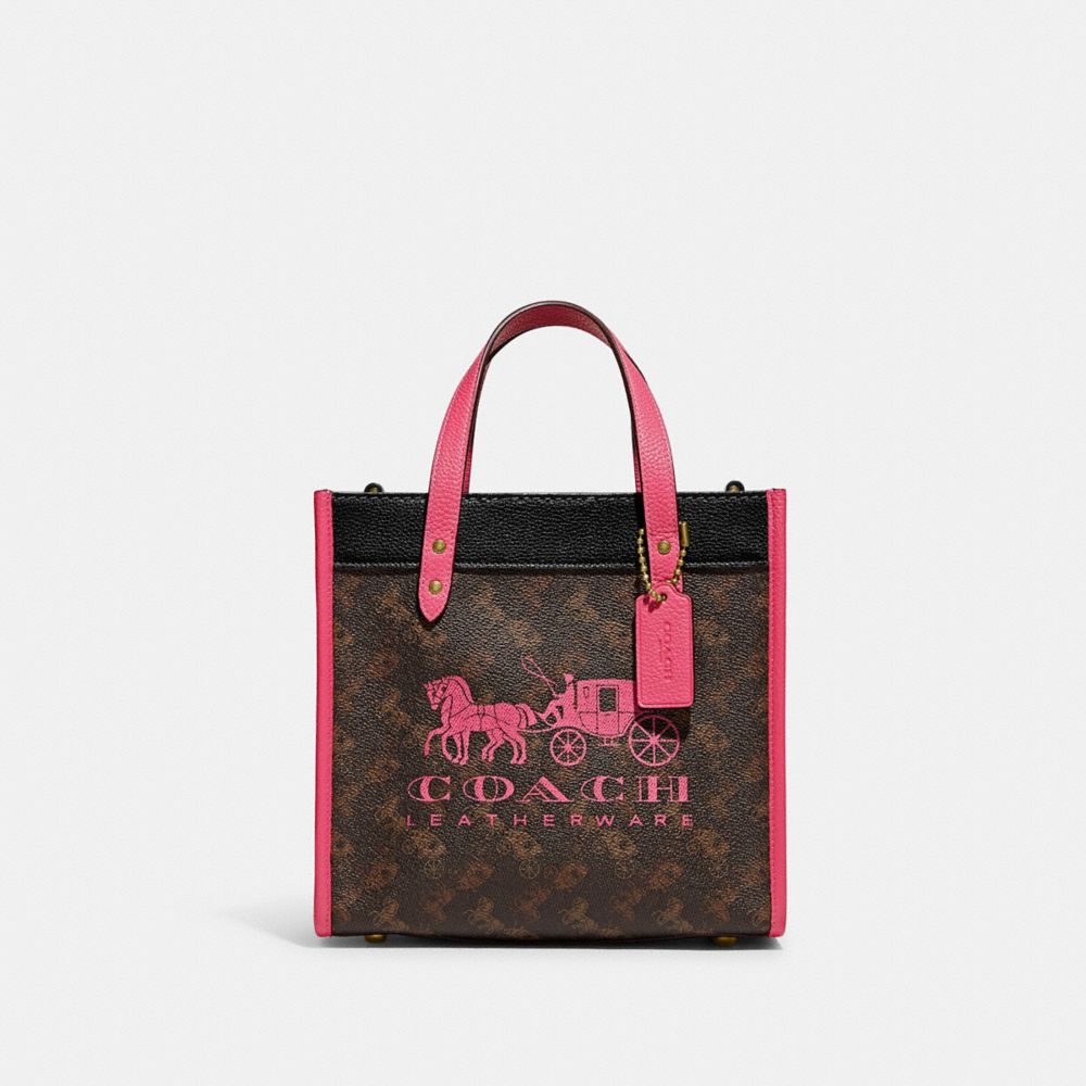 Field Tote 22 With Horse And Carriage Print And Carriage Badge - Petunia