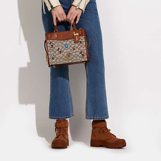 公式】COACH – コーチ | 【DISNEY x COACH】ローグ 25 シグネチャー 公式】COACH – コーチ | 【DISNEY x COACH】ローグ 25 シグネチャー