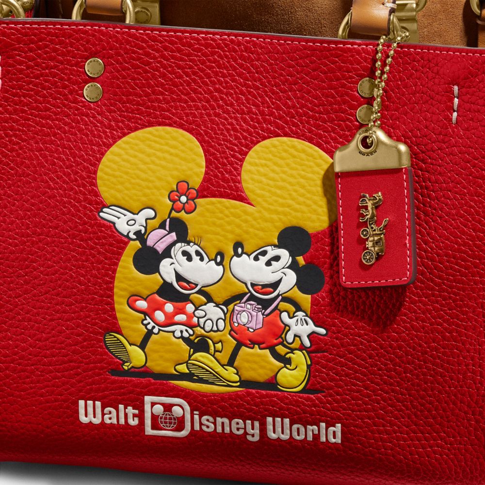 公式 Coach コーチ Disney X Coach ローグ 25 ウィズ ミッキーマウス アンド ミニーマウス モチーフ ショルダーバッグ