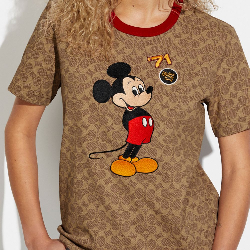 公式 Coach コーチ Disney X Coach ミッキーマウス アンド フレンズ シグネチャー Tシャツ オーガニック コットン トップス Tシャツ