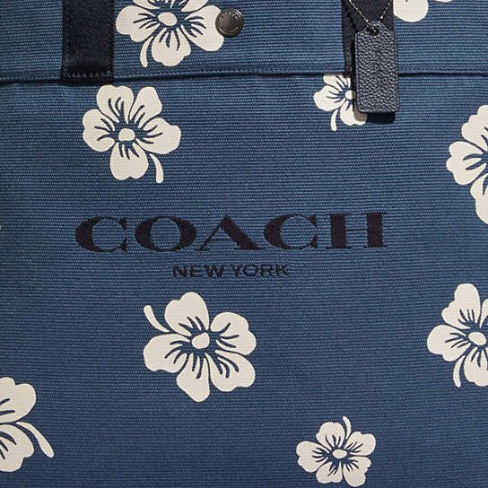 COACH OUTLET® | Canvas Tote 38 With Aloha Floral Print