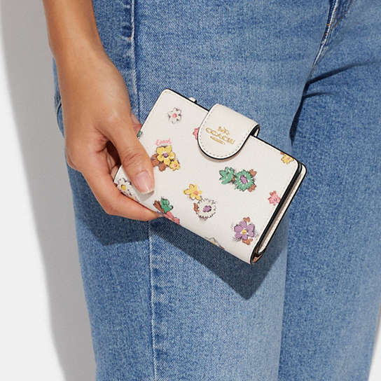 COACH OUTLET® | Medium Corner Zip Wallet With Spaced Floral Field Print