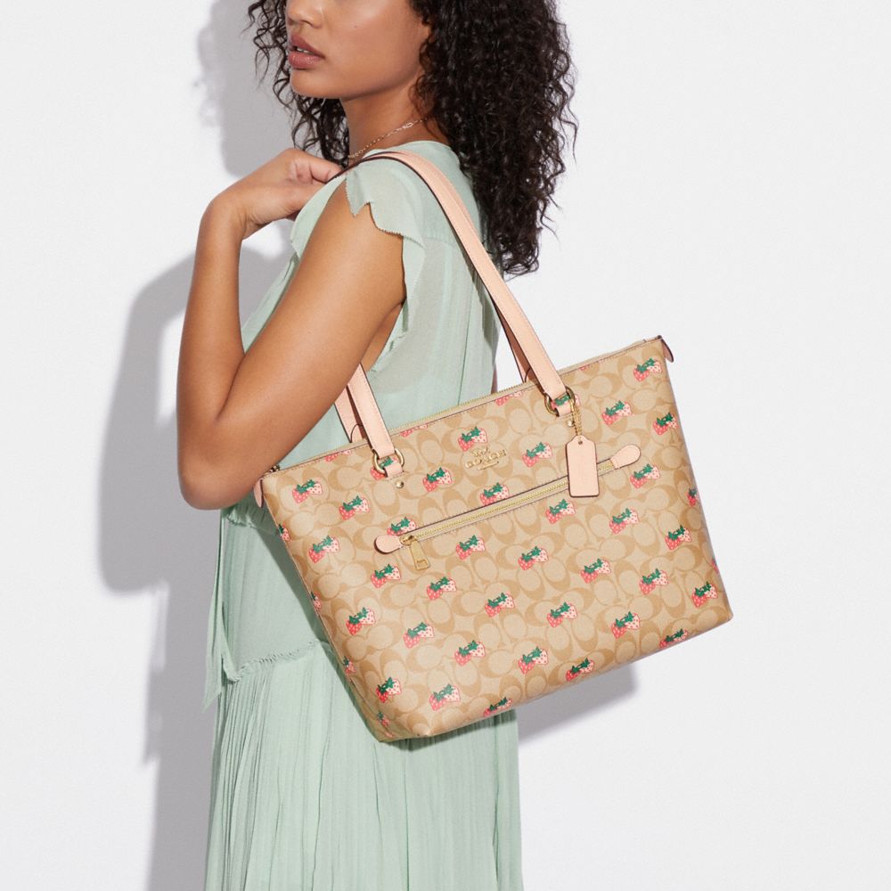 COACH OUTLET® | Gallery Tote In Signature Canvas With Strawberry Print