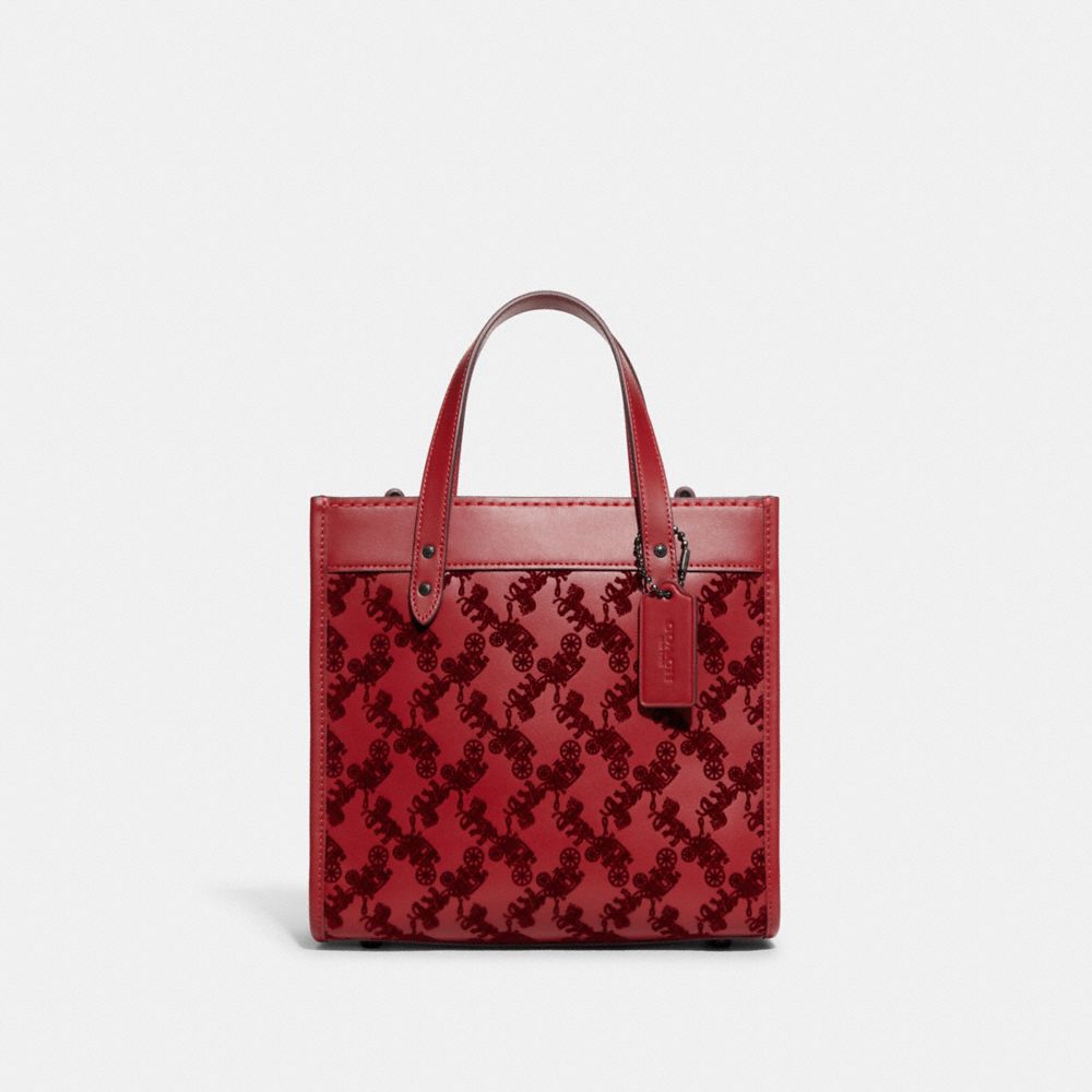 Field Tote 22 With Horse And Carriage