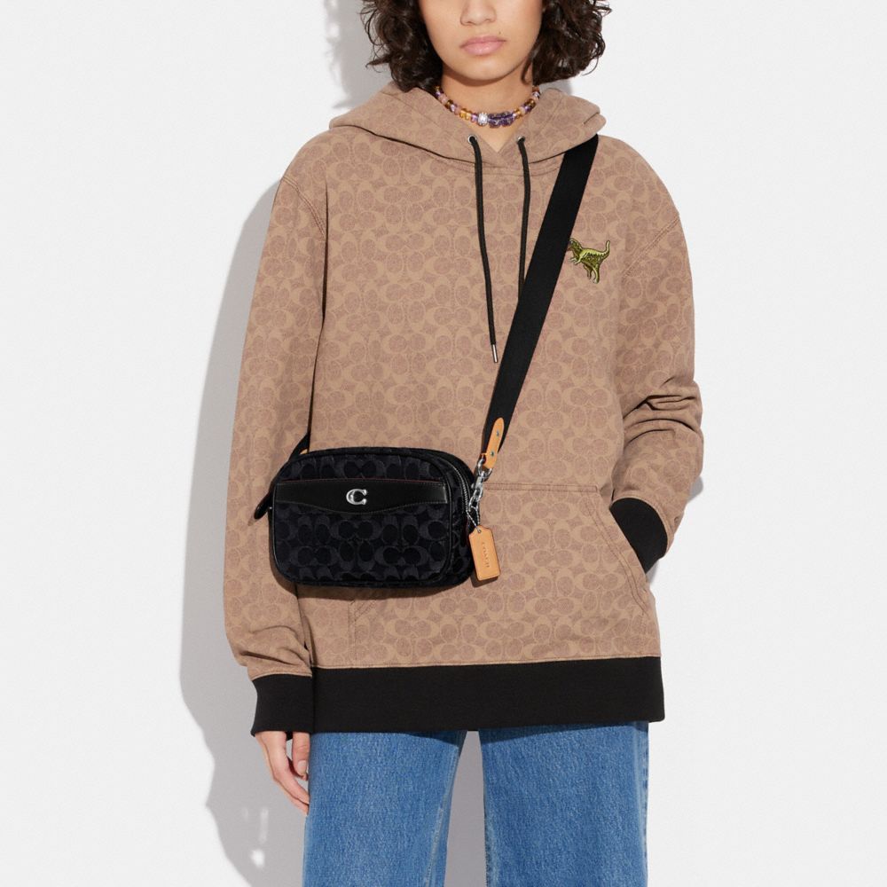 公式】COACH – コーチ | カメラ バッグ・シグネチャー デニム | ボディ