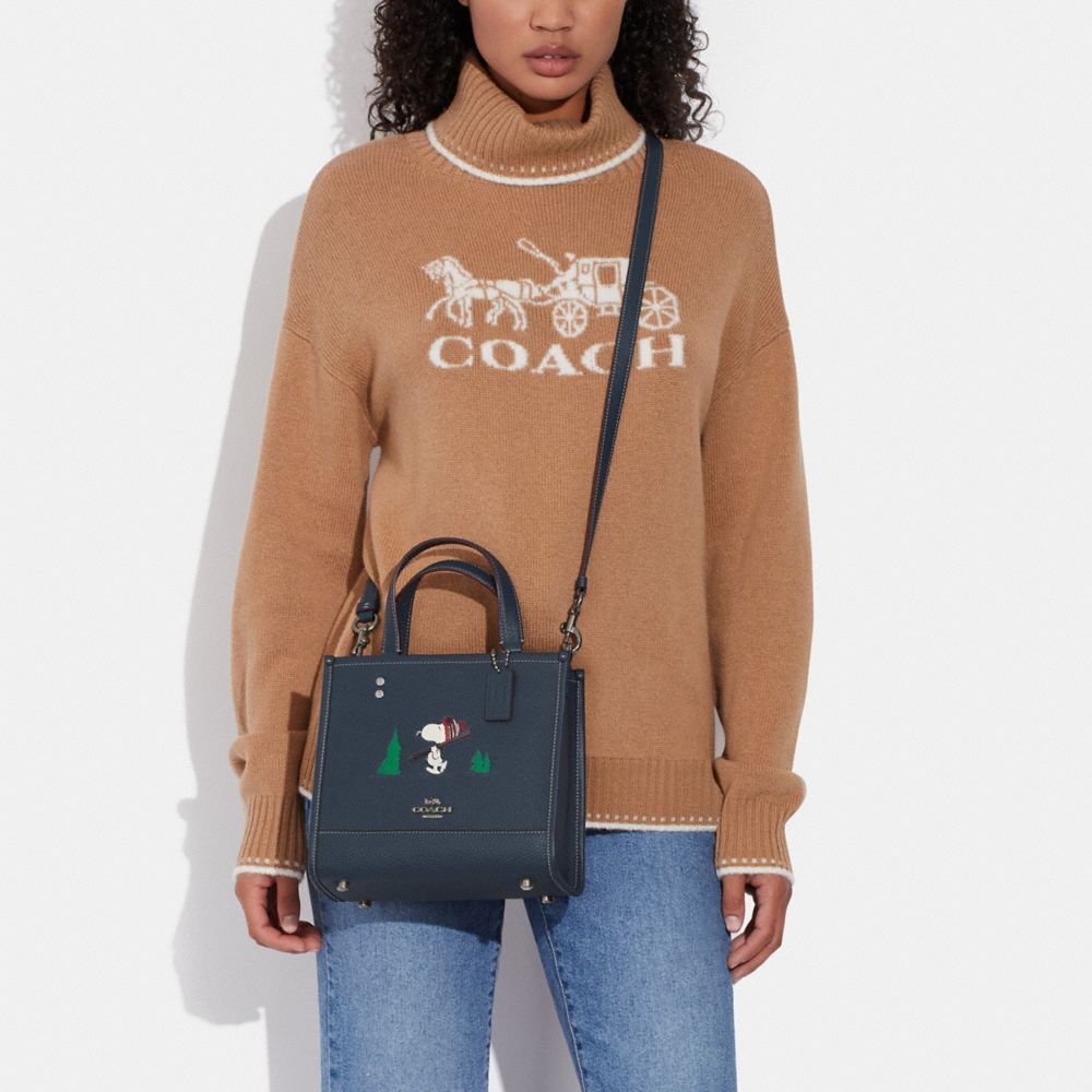 COACH X PEANUTS】デンプシー トート 22・スヌーピー-
