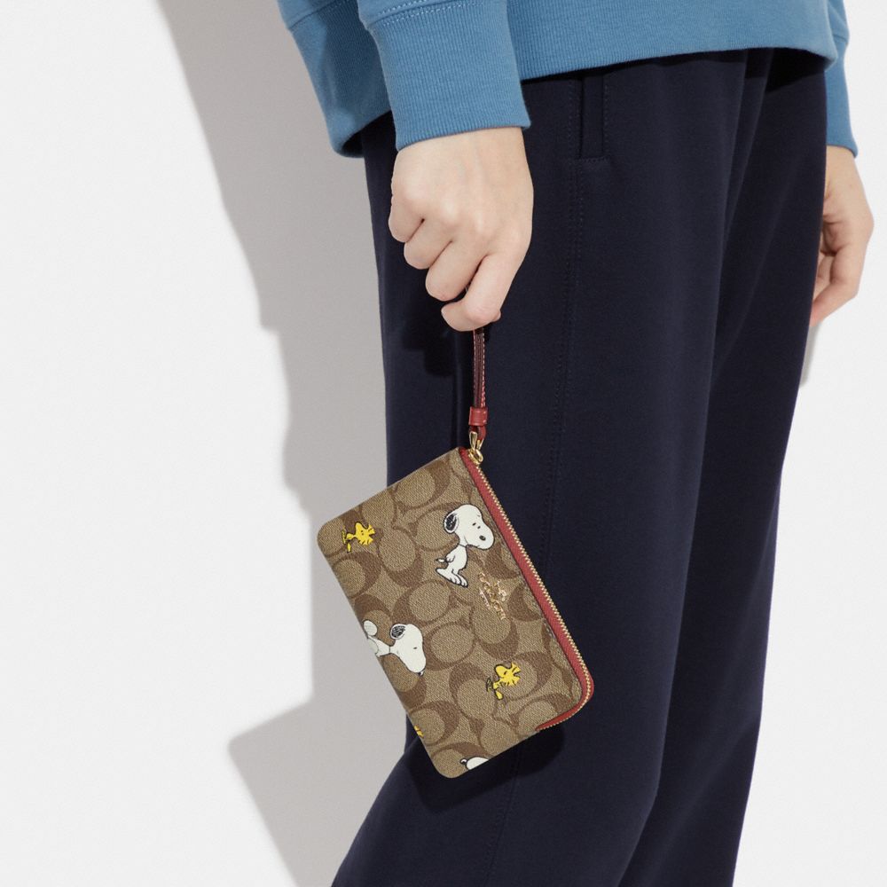 無料オーダー COACH × PEANUTS スヌーピー コーナー ジップ リスト