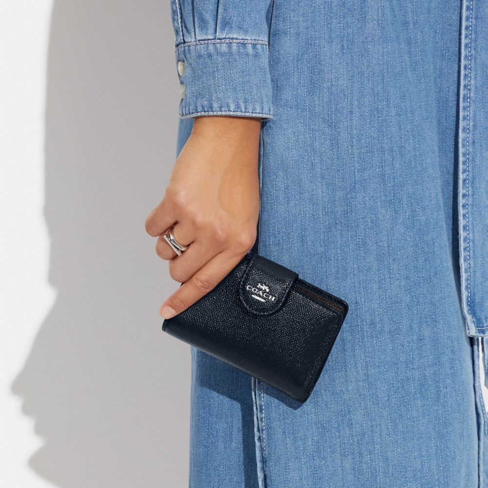 coach medium corner zip wallet