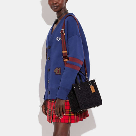 公式】COACH – コーチ | フィールド トート 22・シグネチャー デニム 公式】COACH – コーチ | フィールド トート 22・シグネチャー デニム
