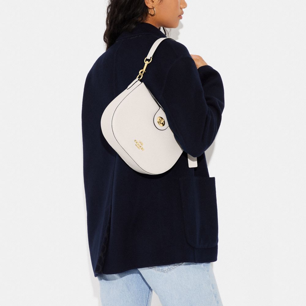 Ella Hobo