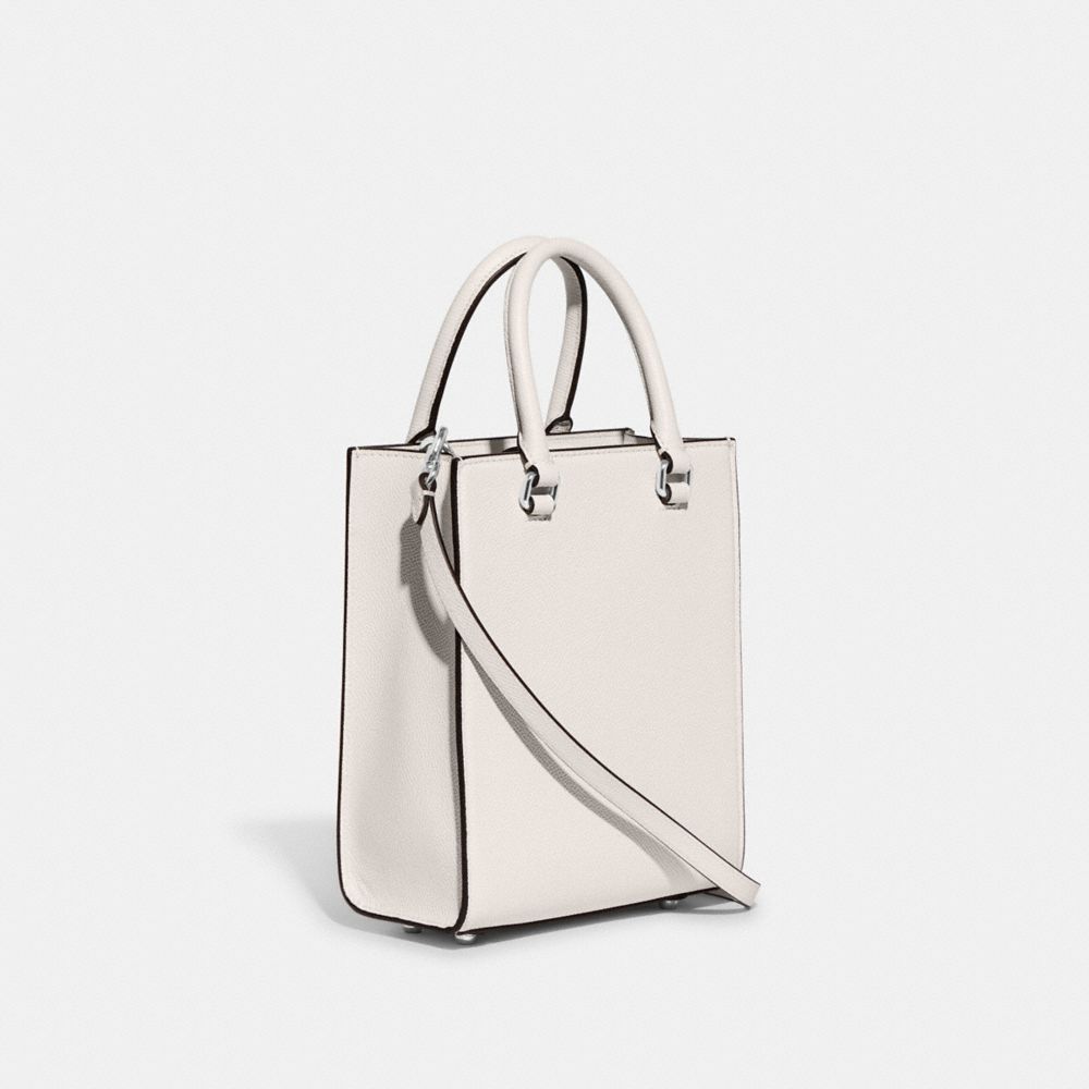 Shop Coach Tote 16 Mit Details Aus Signature-canvas In Chalk