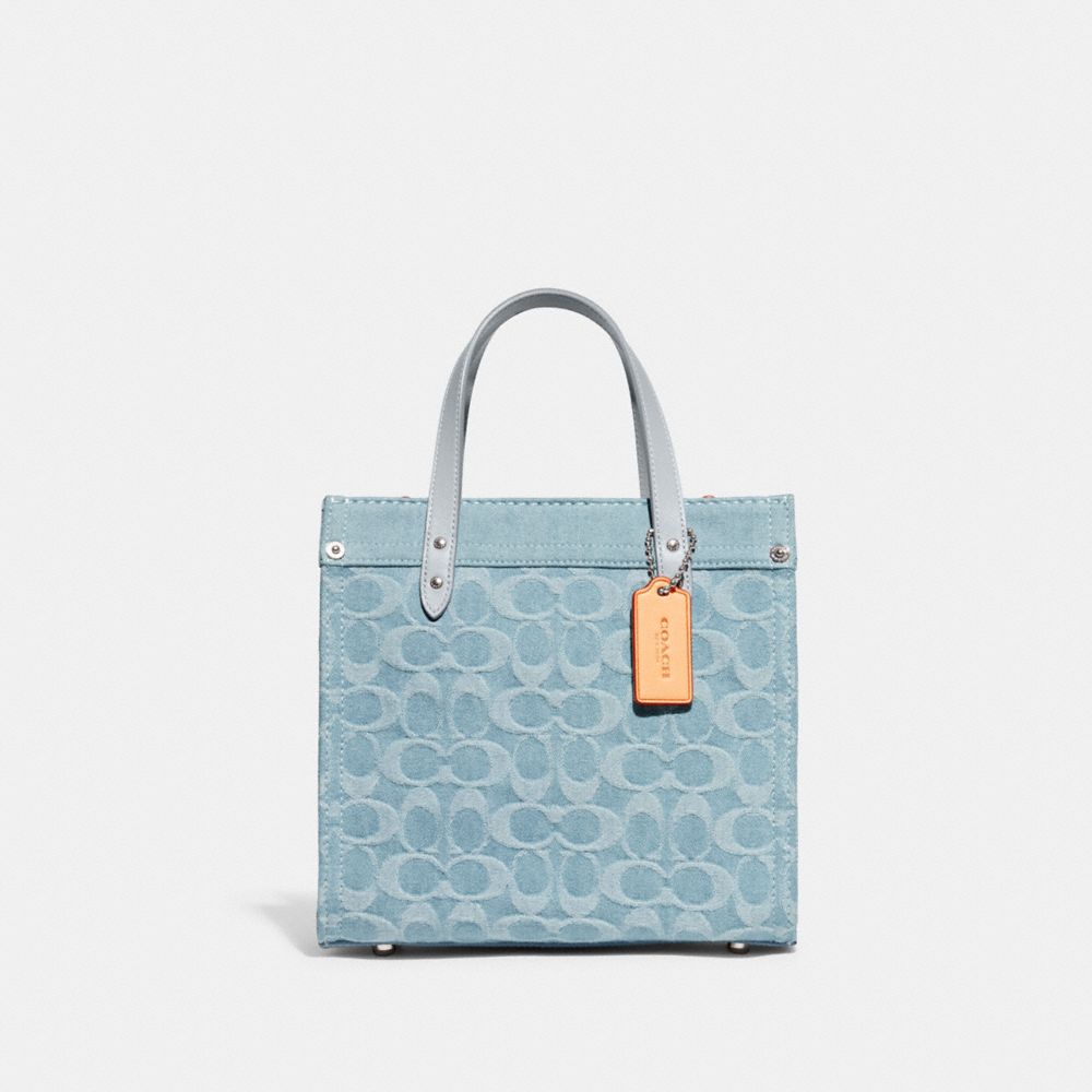 Coach Field Tote 22 in Signature Denim – Club de Mode