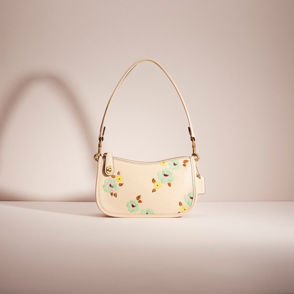 Coach Restored Swinger 20 With Floral Print In Brass/ivory Multi