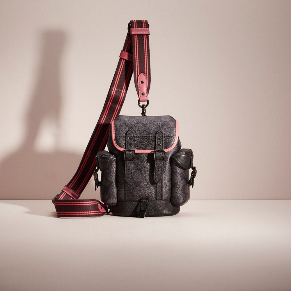 ショルダーバッグ coach Hitch Backpack 13 In Signature Canvas COACH® | Hitch Backpack 13 In Signature Canvas